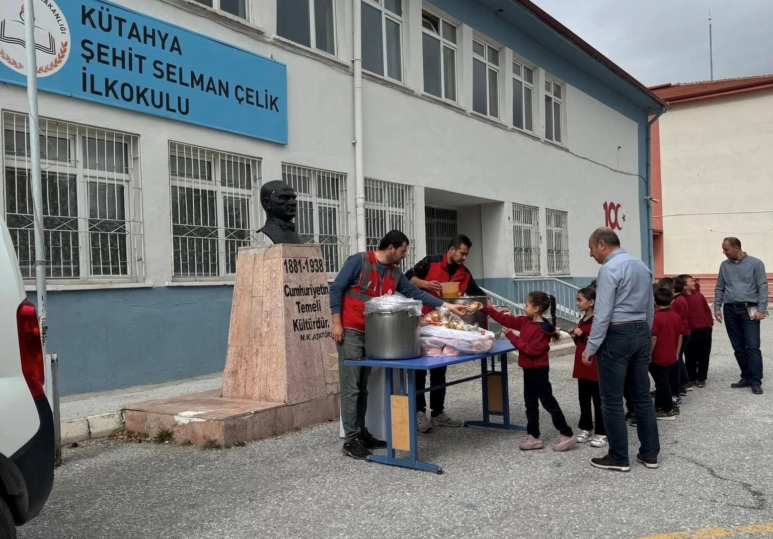 Kütahya Vakıflar Bölge Müdürlüğünün öğrencileri vakıf kültürü ile tanıştırmaya devam