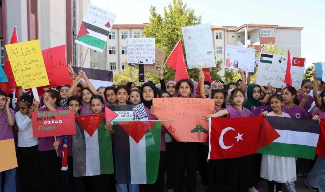 Adıyaman’ın Kahta ilçesinde Kız Anadolu İmam Hatip Lisesi’nde “Bir Duruştur