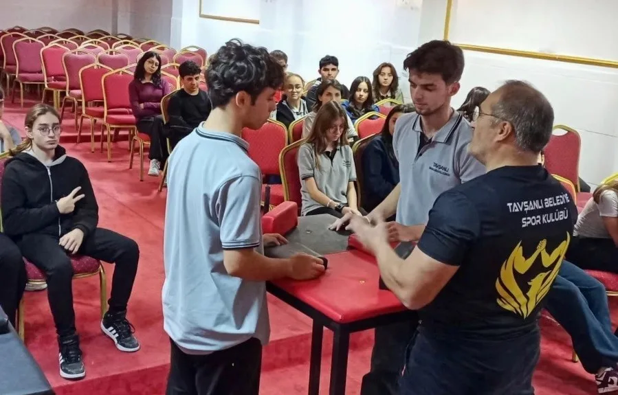 Kütahya’nın Tavşanlı ilçesinde gençleri spora teşvik etmeyi sürdüren Tavşanlı Belediye