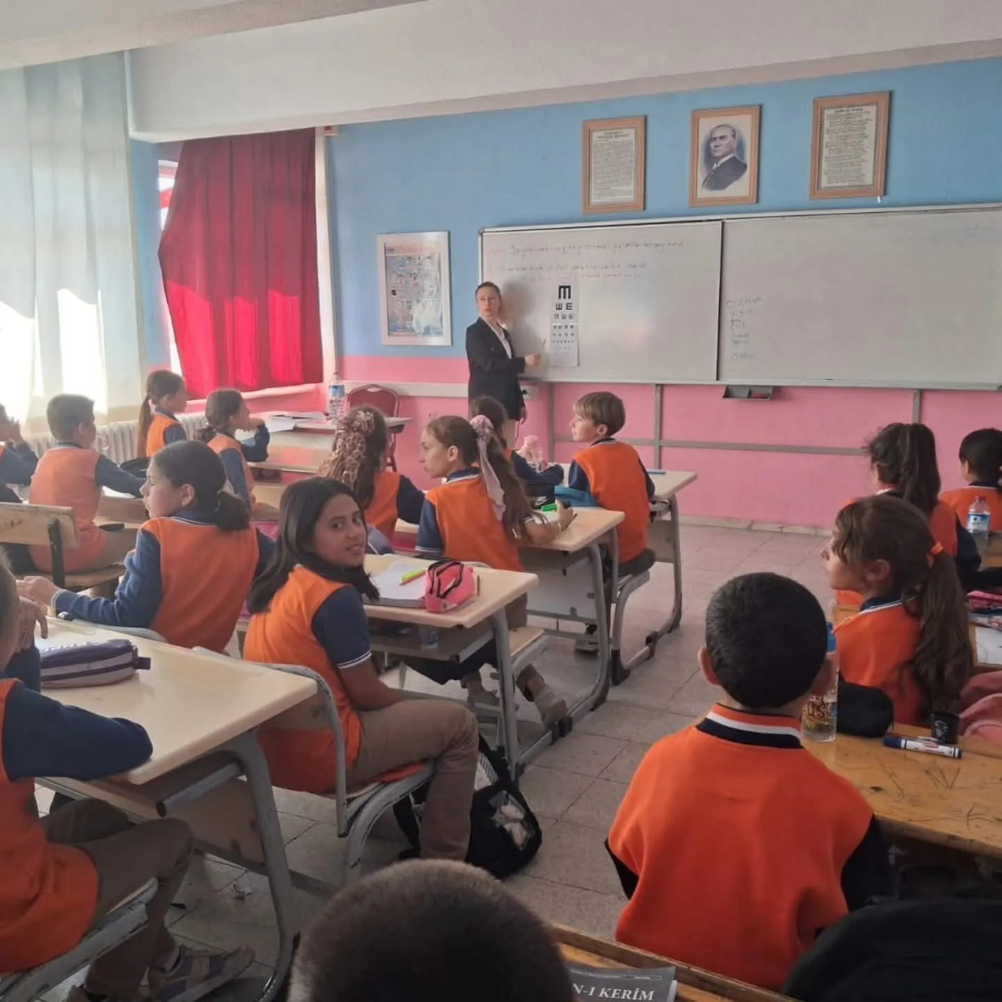 Afyonkarahisar’ın Şuhut ilçesinde Gazipaşa Ortaokulu’nda öğrencilerin göz sağlığını korumak ve