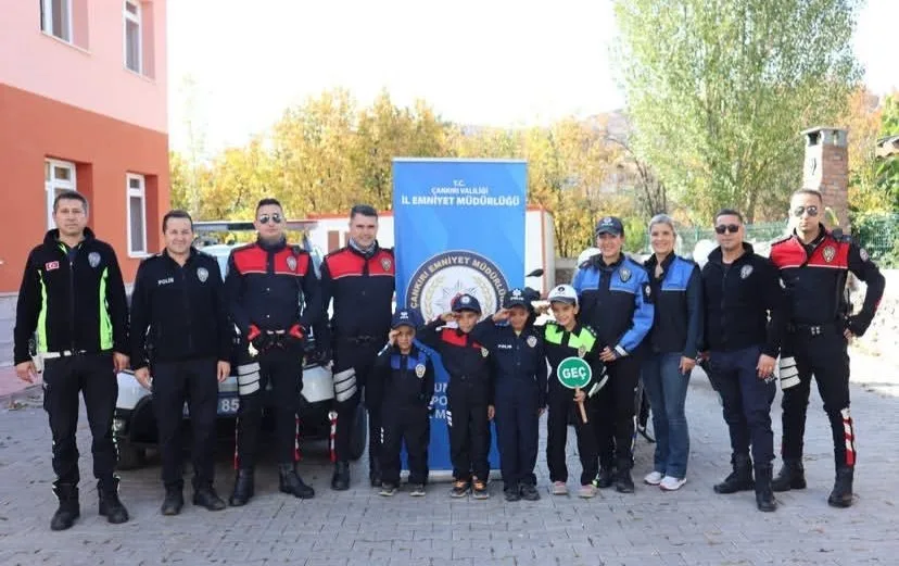 Çankırı’da öğrenciler polislik mesleği hakkında bilgilendirildi. Çankırı İl Emniyet Müdürlüğü
