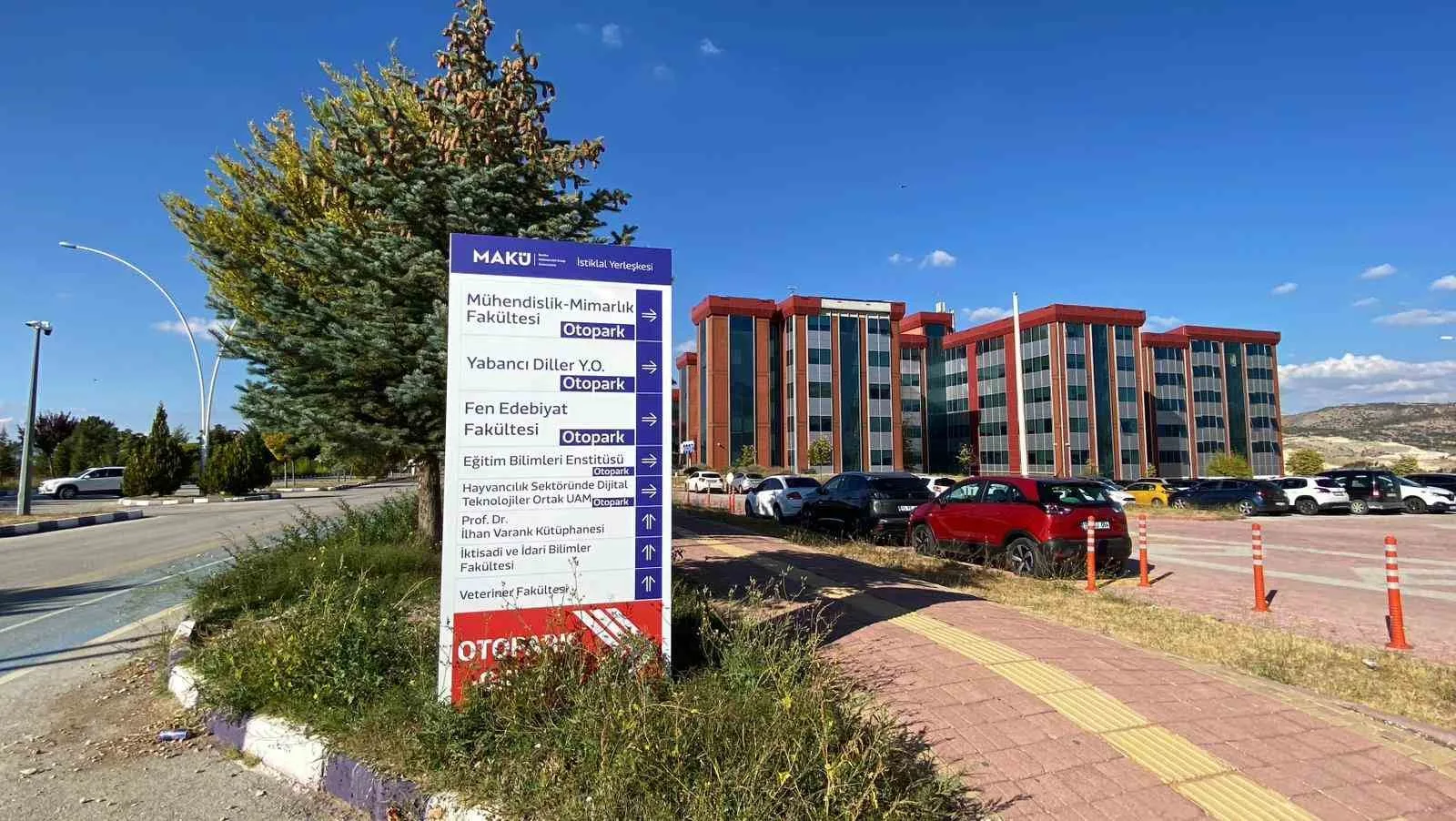 Burdur Mehmet Akif Ersoy Üniversitesi’nde öğrencisini taciz ettiği iddiasıyla hakkında