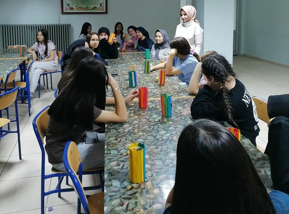 Hisarcık 15 Temmuz Şehitleri Anadolu Lisesi okul pansiyonunda öğrencilerin boş