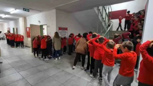 Tekirdağ’da “Afetler ve Dayanıklılık Ayı” etkinlikleri kapsamında düzenlenen deprem tatbikatı,