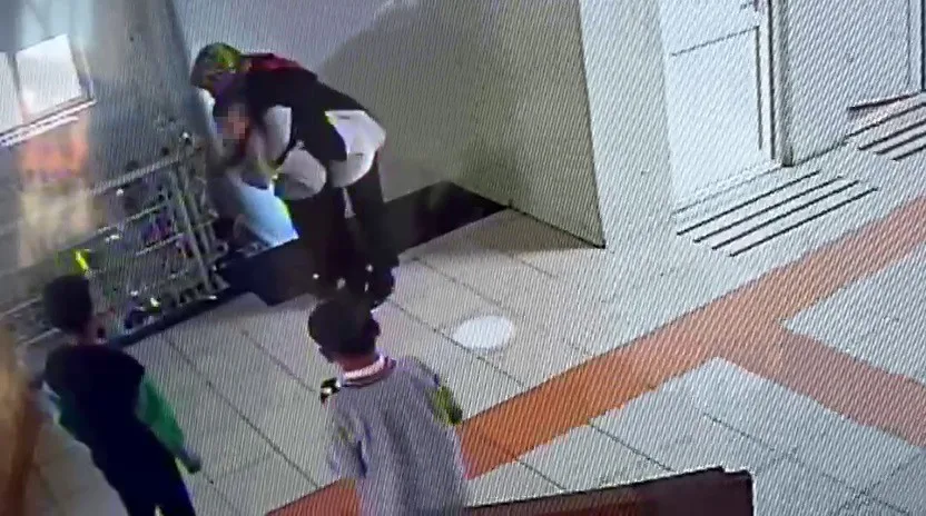 Erzurum’da bir okulda öğretmen, uyguladığı Heimlich manevrası ile nefes borusuna