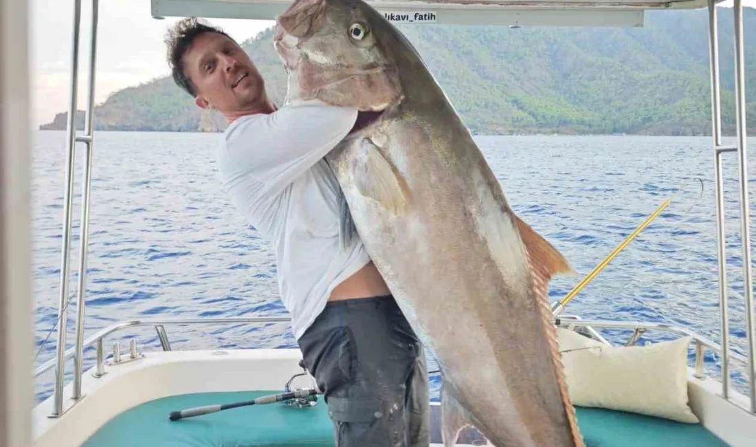 Antalya’nın Kumluca ilçesinde denize açılan amatör balıkçılar oltayla 60,5 kilo