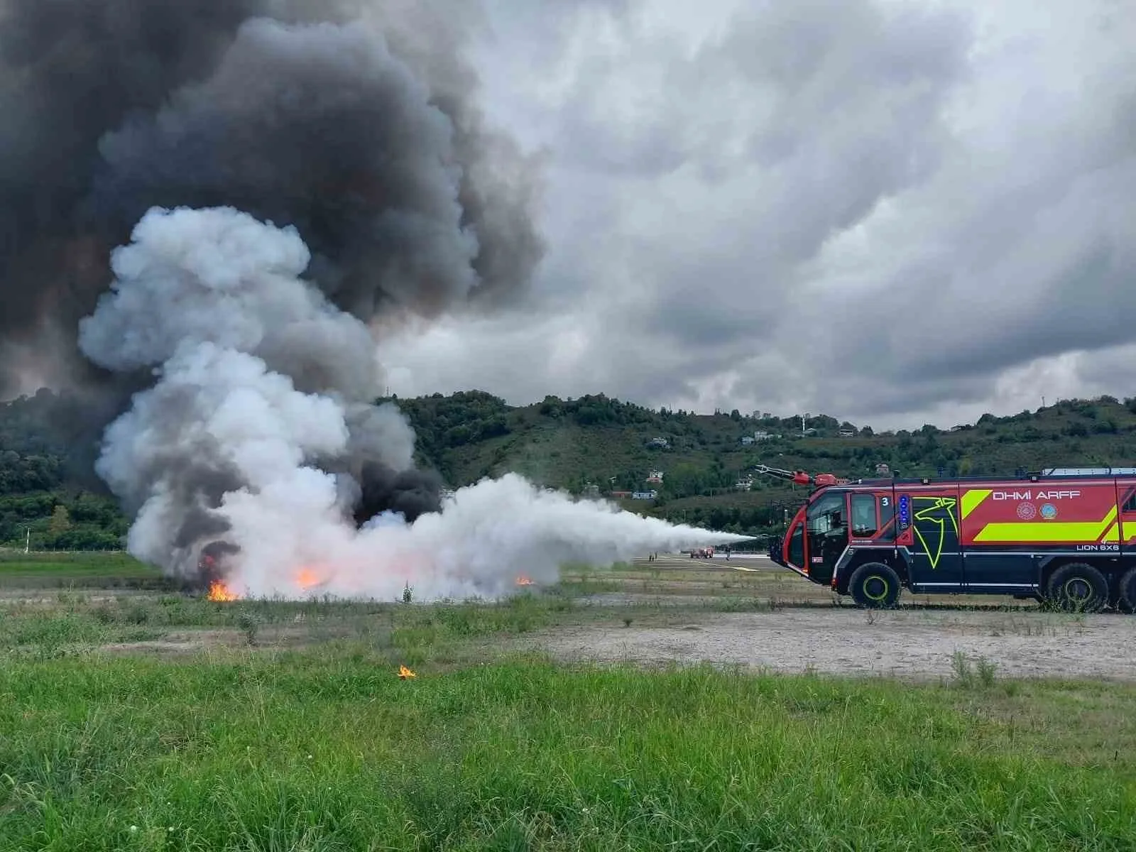 Ordu-Giresun Havalimanı’nda acil durum ve ateşli yangın tatbikatı gerçekleştirildi. Devlet