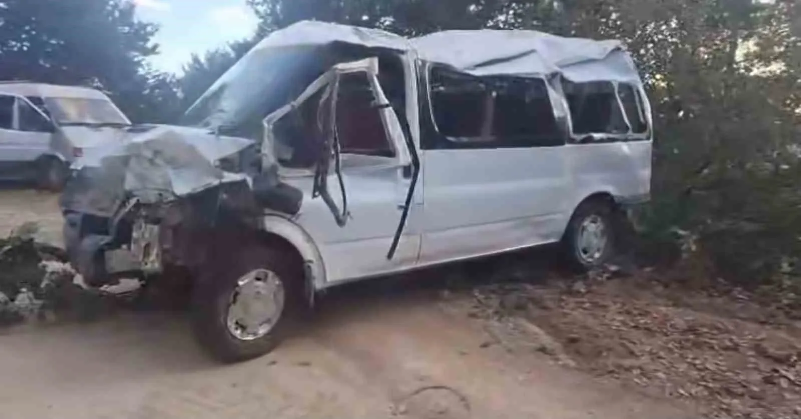 Ordu’nun Mesudiye ilçesinde minibüsün yoldan çıkarak şarampole devrilmesi sonucu meydana