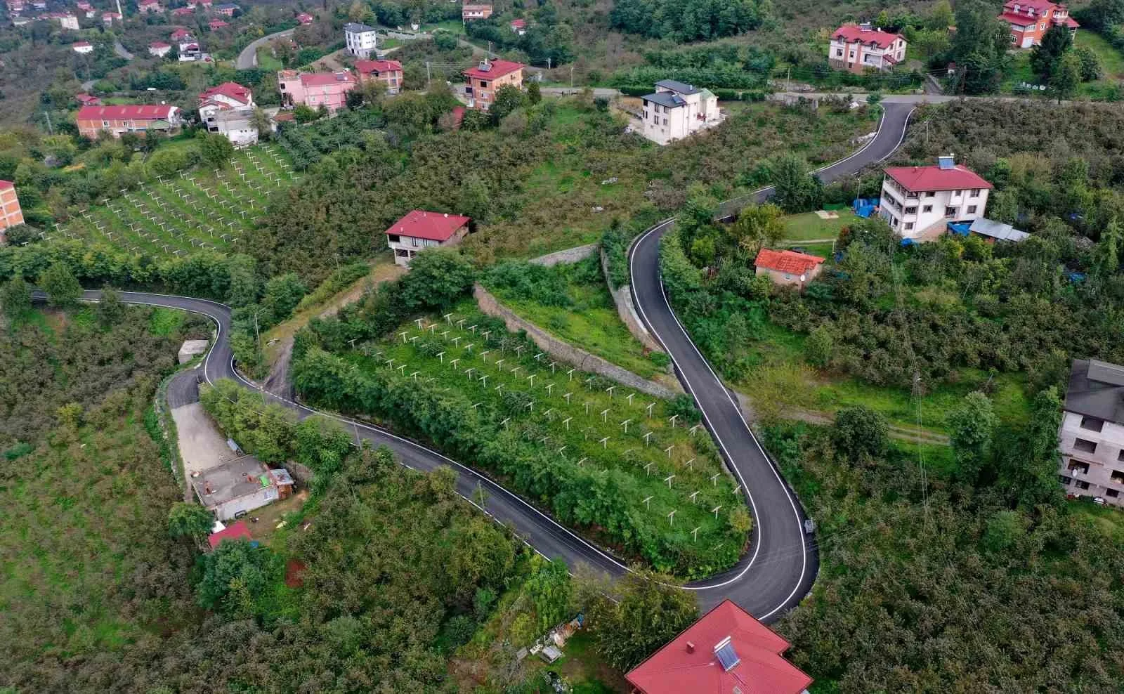 Ordu Büyükşehir Belediyesi, il genelinde sıcak asfalt çalışmalarını sürdürürken, tamamlanan