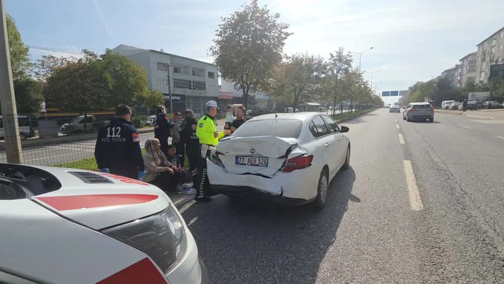 Bursa’nın Orhangazi ilçesinde kırmızı ışıkta duran kamyona çarpmamak için manevra