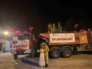 Antalya’nın Serik ilçesinde orman işçisi, görev yaptığı arazöze “Seni seviyorum,