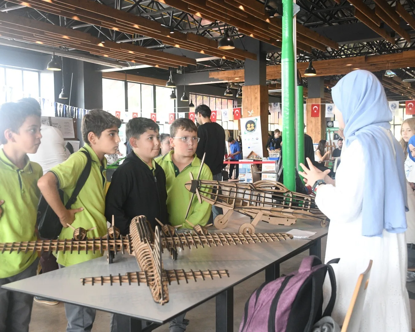 Sakarya Üniversitesinde düzenlenen Avrupa Araştırmacılar Gecesi, ortaokul ve lise öğrencilerini