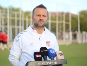 Özbelsan Sivasspor Teknik Direktörü Osman Zeki Korkmaz, bir gazetecinin “İstifa