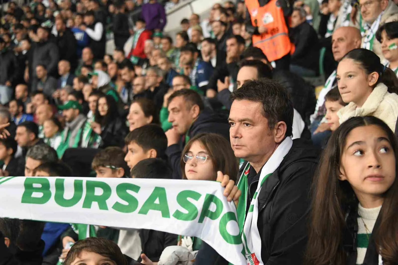 Osmangazi Belediye Başkanı Erkan Aydın, yeni nesilleri Bursaspor’lu yapmak için
