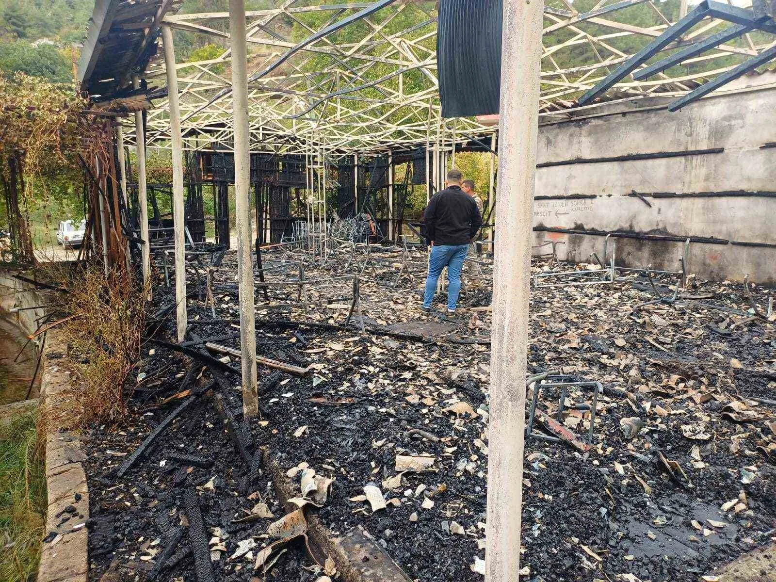 Osmaniye’nin Bahçe ilçesinde bulunan bir alabalık tesisinde çıkan yangın itfaiye