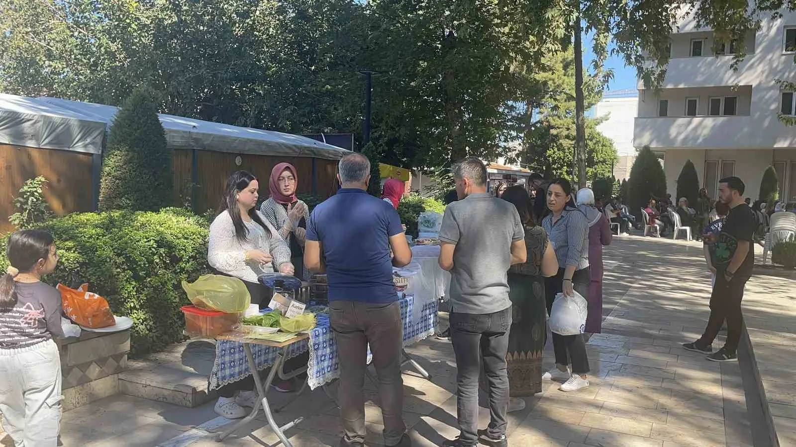 Osmaniye Merkez’de bu yıl yedincisi düzenlenen Akdeniz Sanat Günleri, şiirden