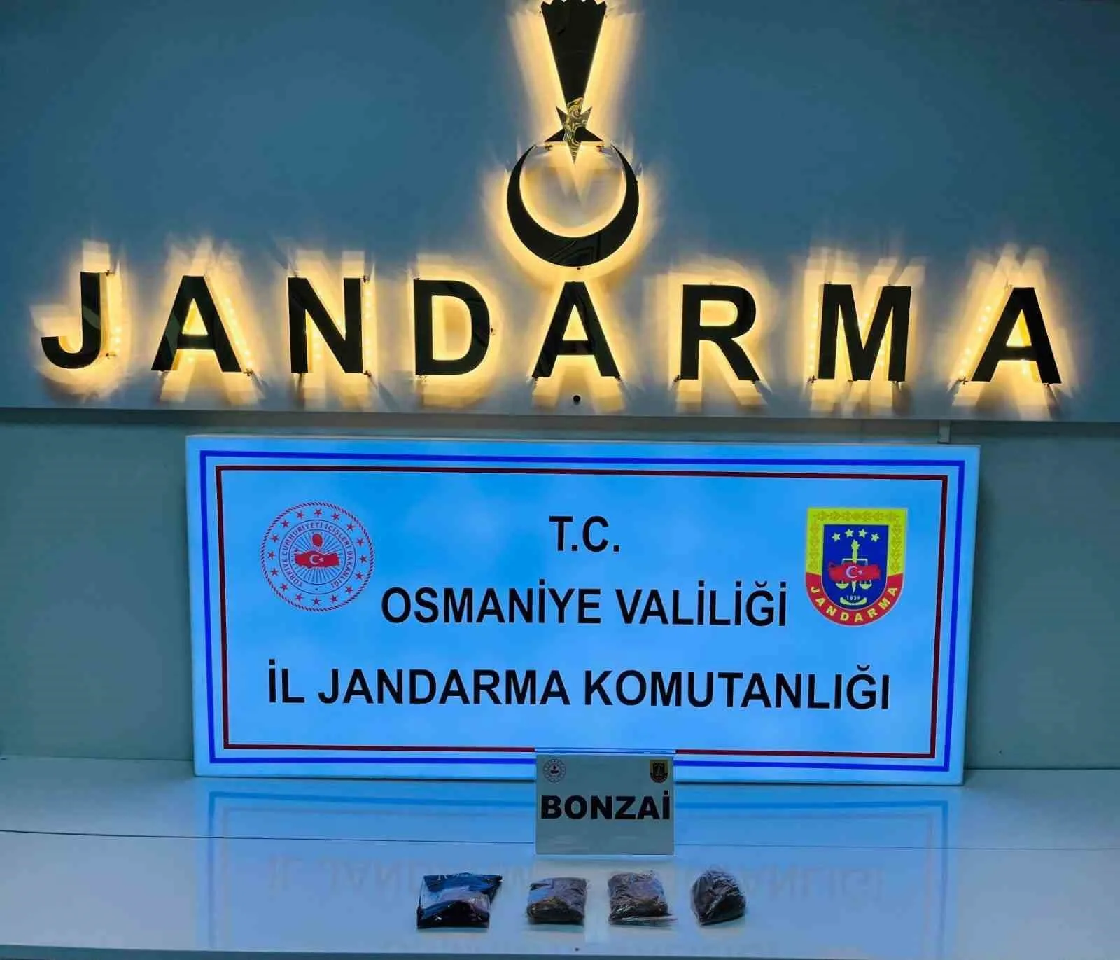 Osmaniye’de jandarma ekiplerince son bir haftada düzenlenen operasyonlarda 124 şüpheli