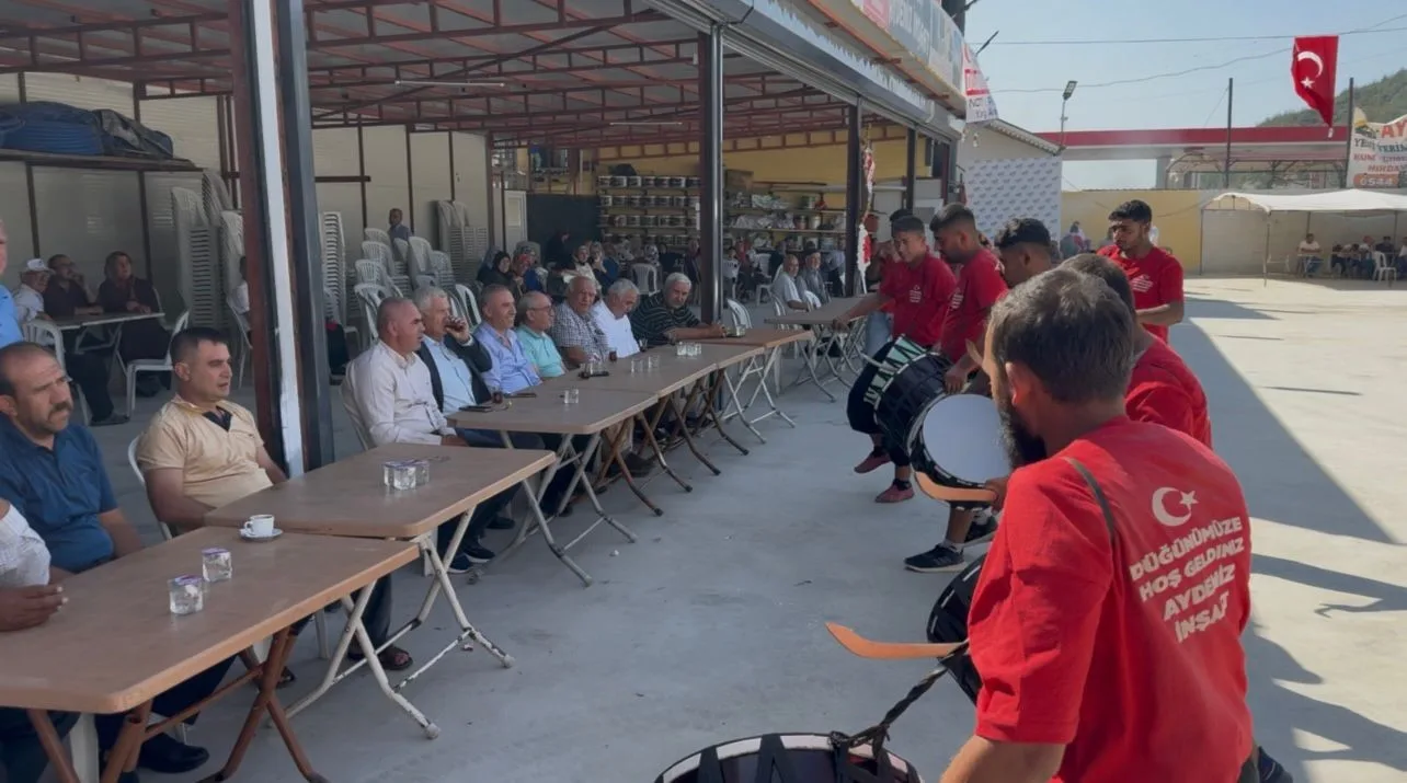 Osmaniye’de 3 gün süren düğünde misafirler davul zurna eşliğinde hem