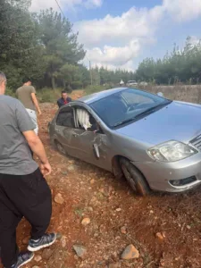 Osmaniye’nin Düziçi ilçesinde sürücüsünün direksiyon hakimiyetini kaybettiği otomobil şarampole uçtu.
