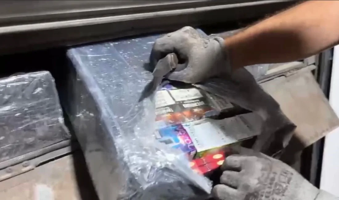 Osmaniye’de otobüsün çamurluğuna zulalanmış kaçak elektronik sigara ve sigara ele