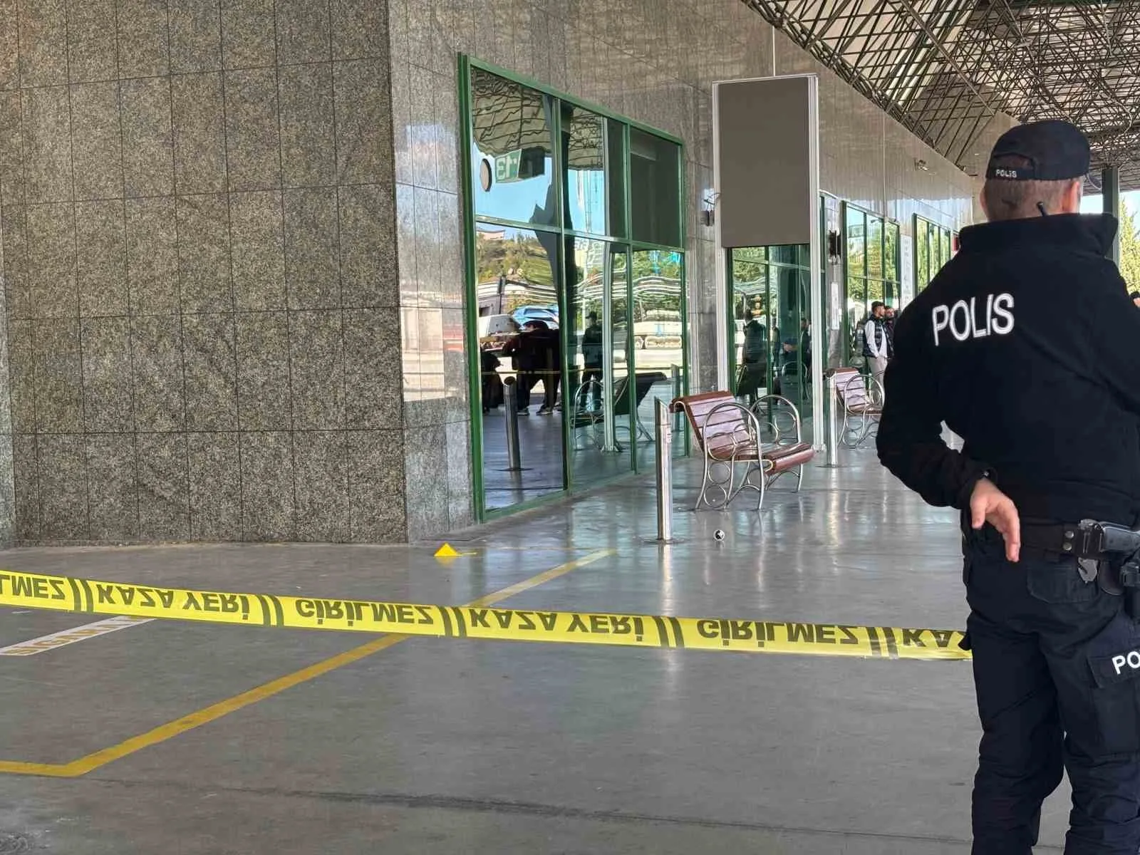 Kocaeli’de beylik tabancasıyla otogarda etrafa rastgele ateş açan bir uzman