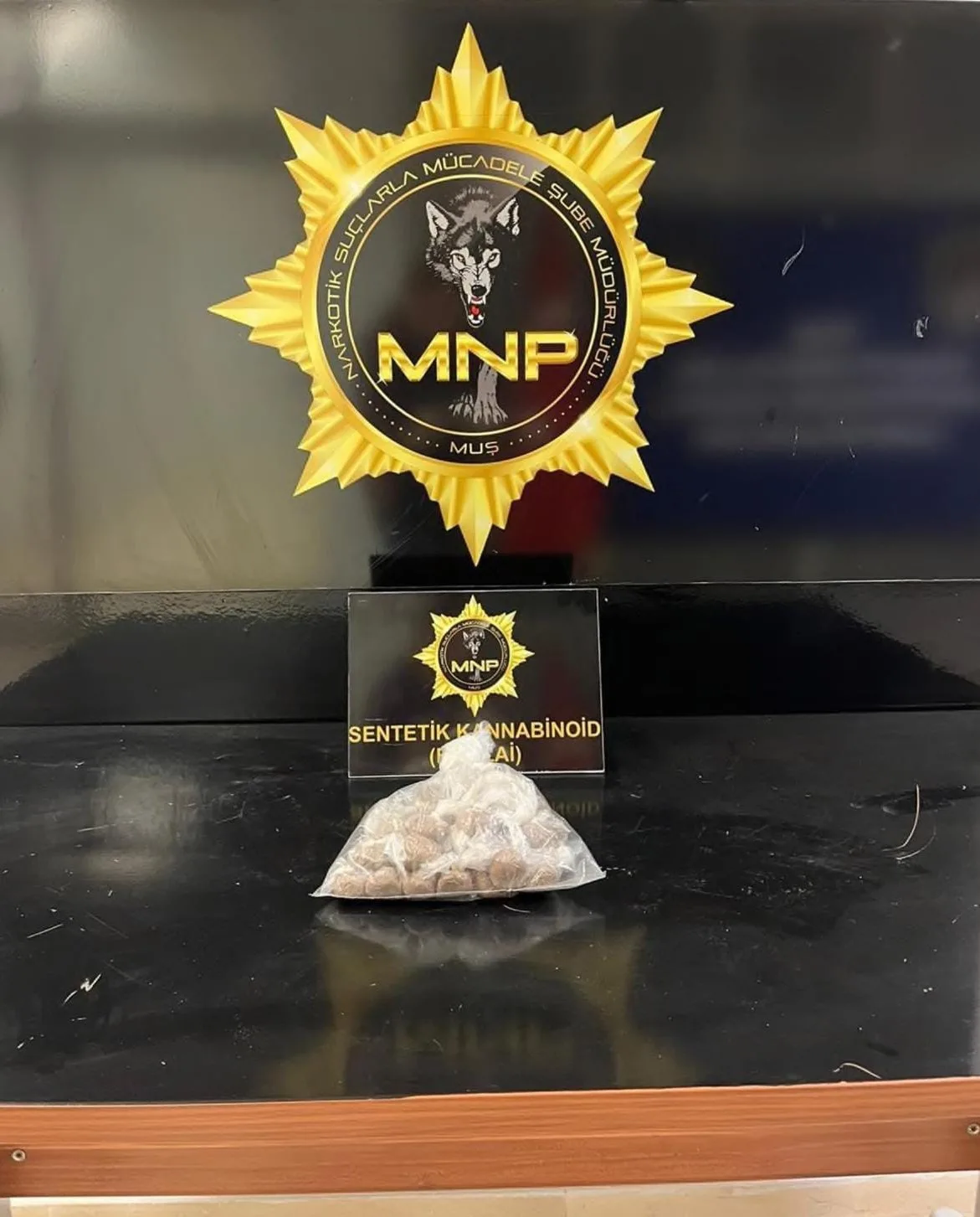 Muş İl Emniyet Müdürlüğü ekipleri tarafından düzenlenen operasyonda uyuşturucu medde
