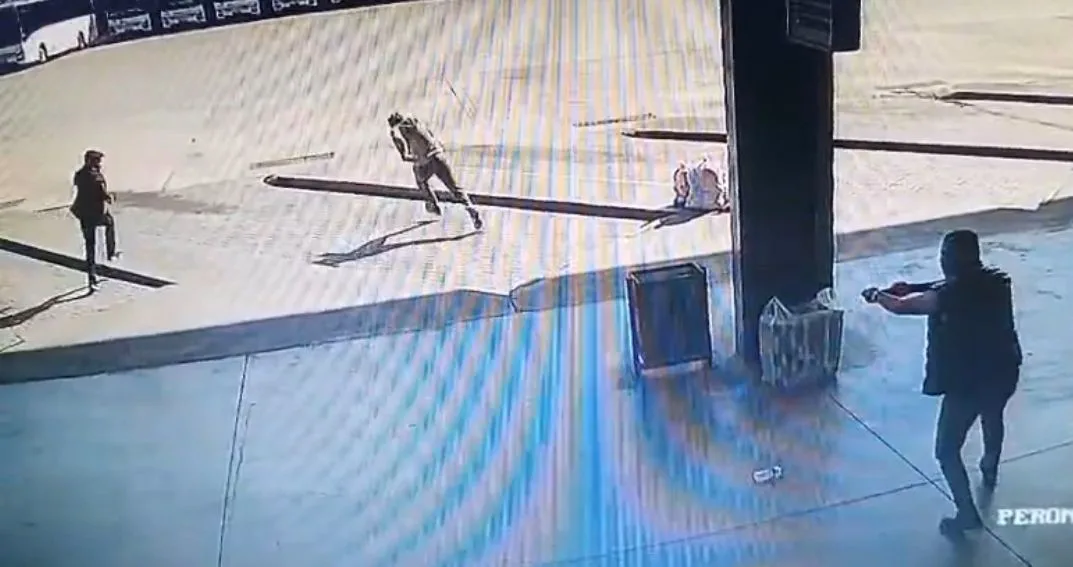 Kocaeli’nin İzmit ilçesinde otogarda beylik tabancasıyla etrafa rastgele ateş açan