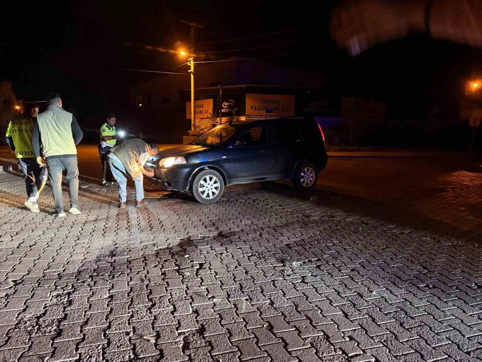 Antalya’nın Gazipaşa ilçesinde otomobille çarpışarak yaralanan sürücü, motoskiletiyle kaza yerinden