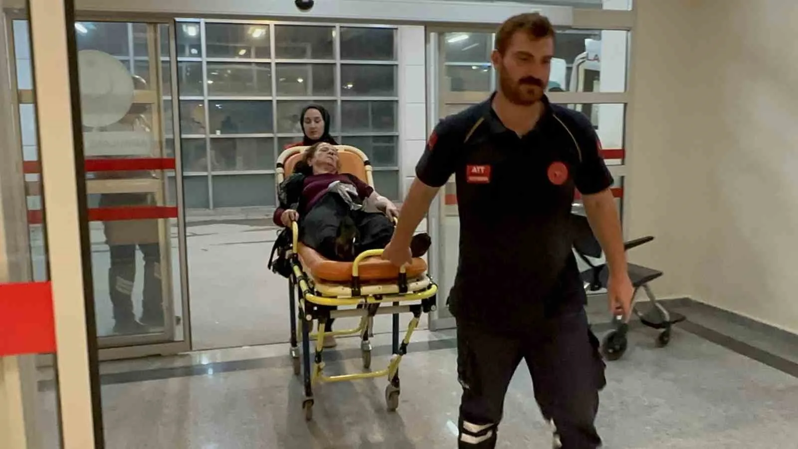 Adıyaman’da kamyonet ile otomobilin çarpışması sonucu meydana gelen kazada 3