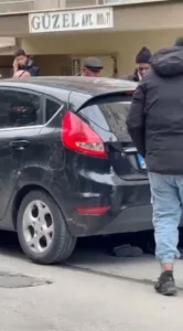 Eskişehir’de otomobilin altında kalan 8 yaşındaki çocuk yaralandı. Vatandaşların el