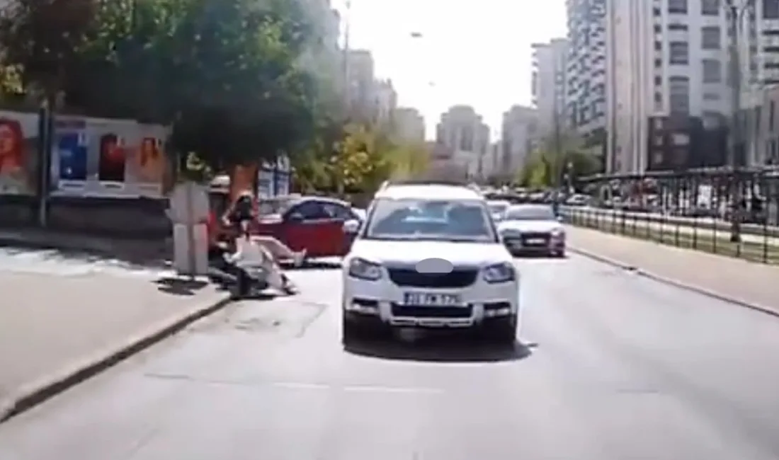 Gaziantep’te bir otomobil, sağa dönmek için ani manevra yapınca aynı