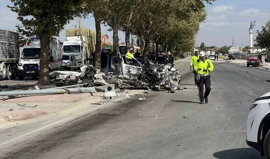 Konya’nın Meram ilçesinde kırmızı ışıkta bekleyen otomobil, süratli bir şekilde