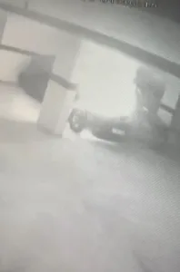 Beylikdüzü’nde otoparkta park halinde bulunan bir otomobil bilinmeyen bir nedenle