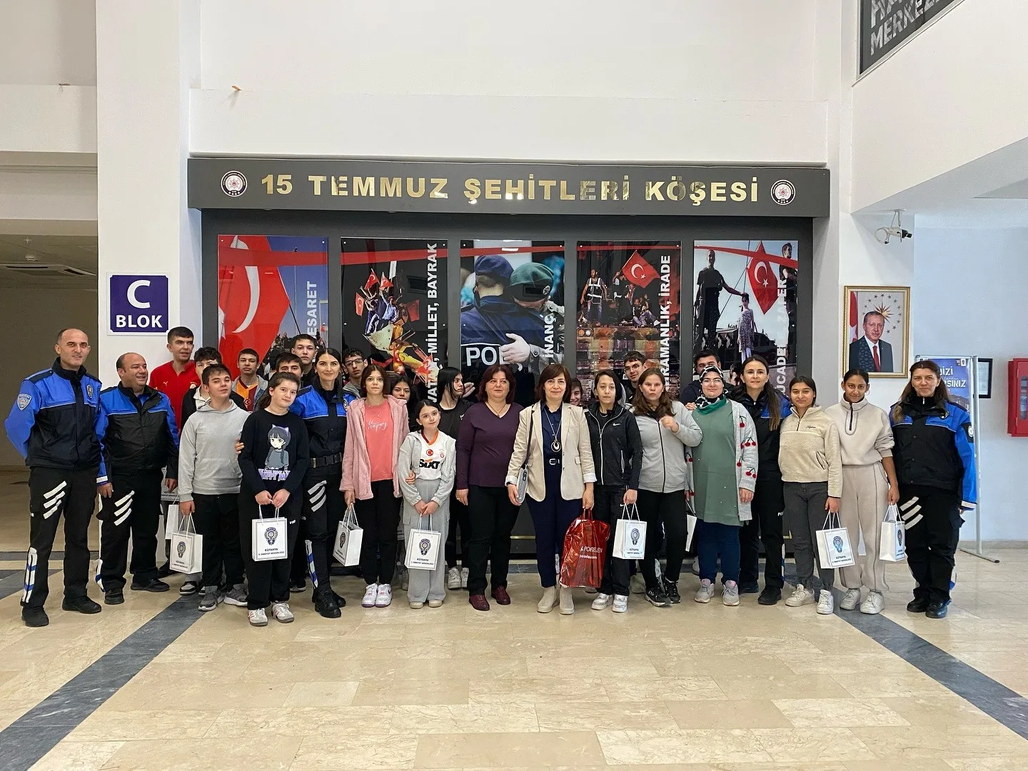 Kütahya İl Emniyet Müdürlüğü, ÇOGEP-2025 “Dumlupınar’da Parlayan Yıldızlar” projesi kapsamında