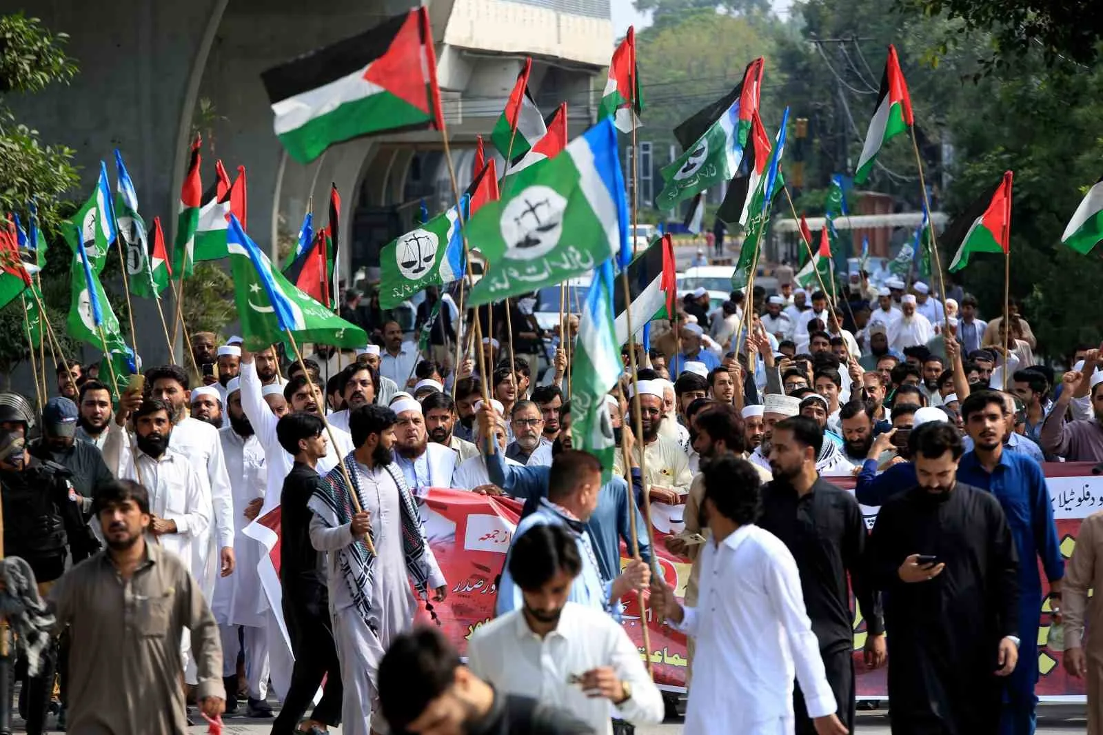 Pakistan genelinde düzenlenen protestolarda İsrail güçlerinin Gazze‘ye uygulanan ablukayı kırmak