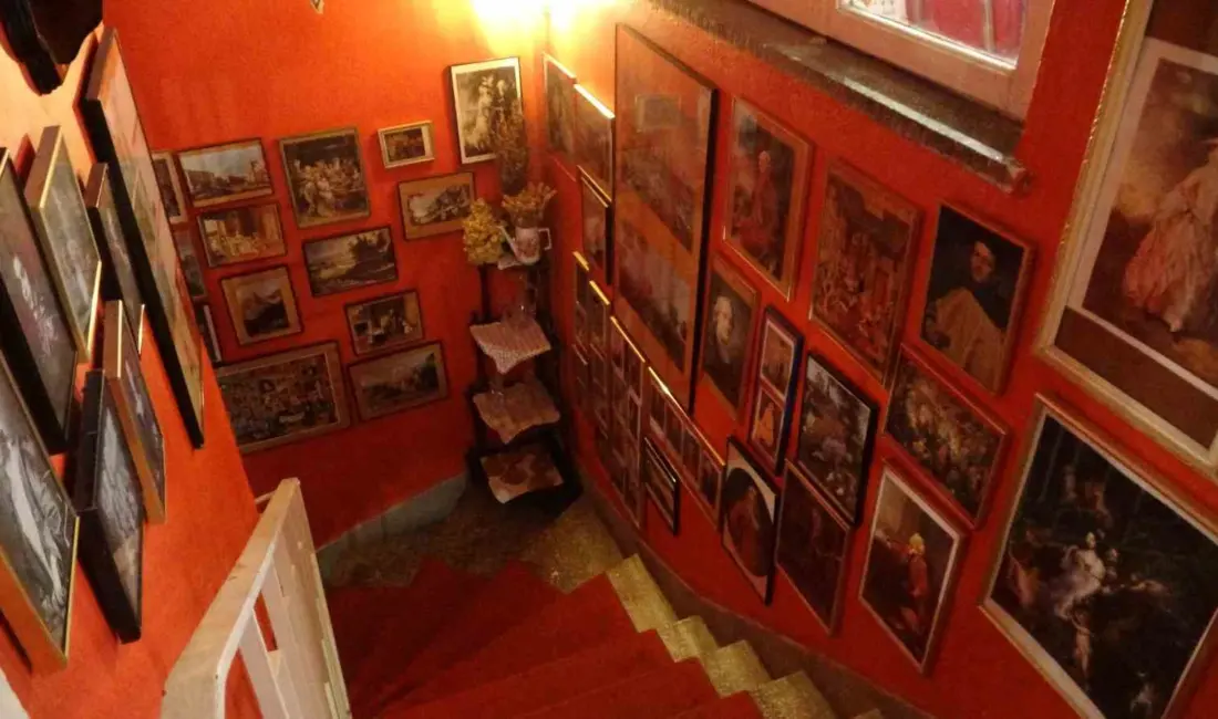 Bursa’da bir kafe, klasik bir kafeden çok geçmişi bugüne taşıyan