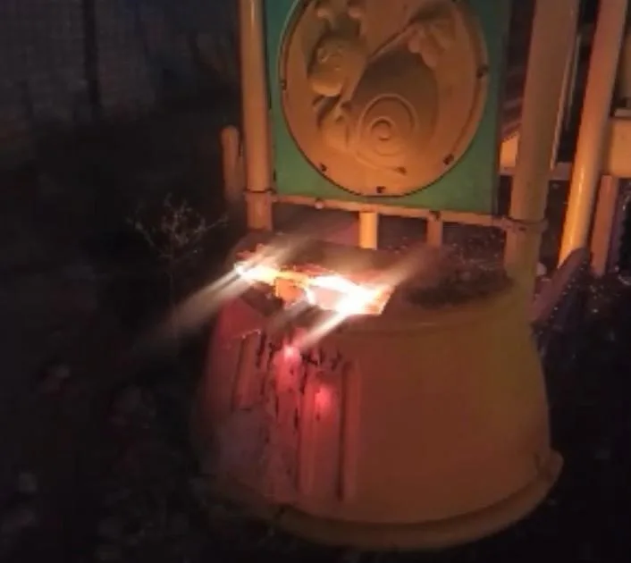 Kayseri’de polis ekipleri tarafından yapılan çalışmalarda park malzemelerine zarar veren