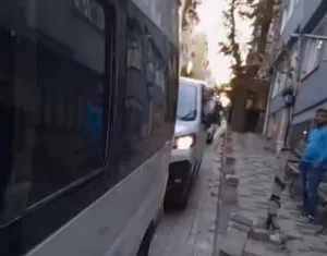 Balıkesir’in Bandırma ilçesi Paşabayır Mahallesi’nde 2 sürücü arasında yaşanan park
