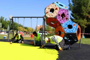 Diyarbakır Büyükşehir Belediyesi, kent genelindeki parkların çocuk oyun ve spor