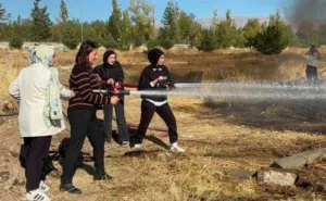 Patnos İtfaiye Müdürlüğü ekipleri, Meslek Yüksekokulu öğrencilerine yangın anında doğru