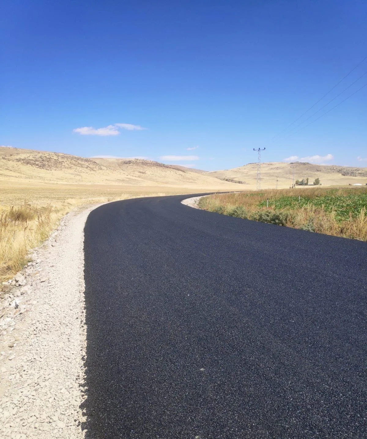 Ağrı’nın Patnos ilçesine bağlı Konakbey-Uzunca köy yolu güzergâhında, 4,8 kilometrelik