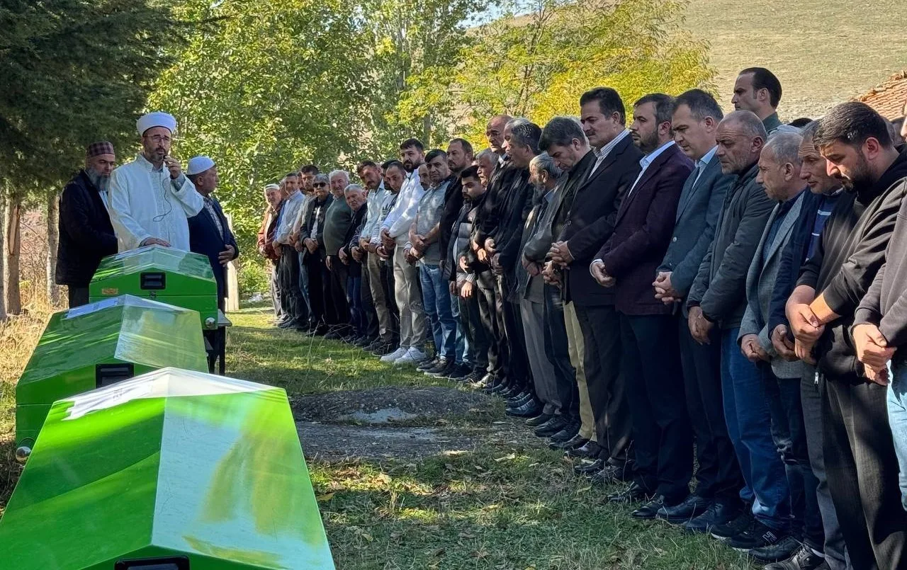 Amasya’da önündeki tıra çarparak savrulan hafif ticari araçta hayatını kaybeden