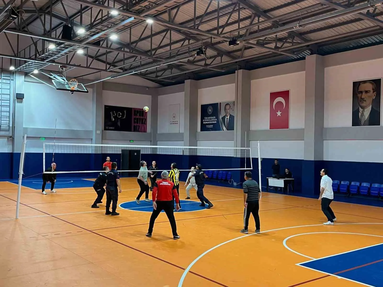 Bilecik’in Pazaryeri ilçesinde Amatör Spor Haftası dolayısıyla düzenlenen kurumlar arası