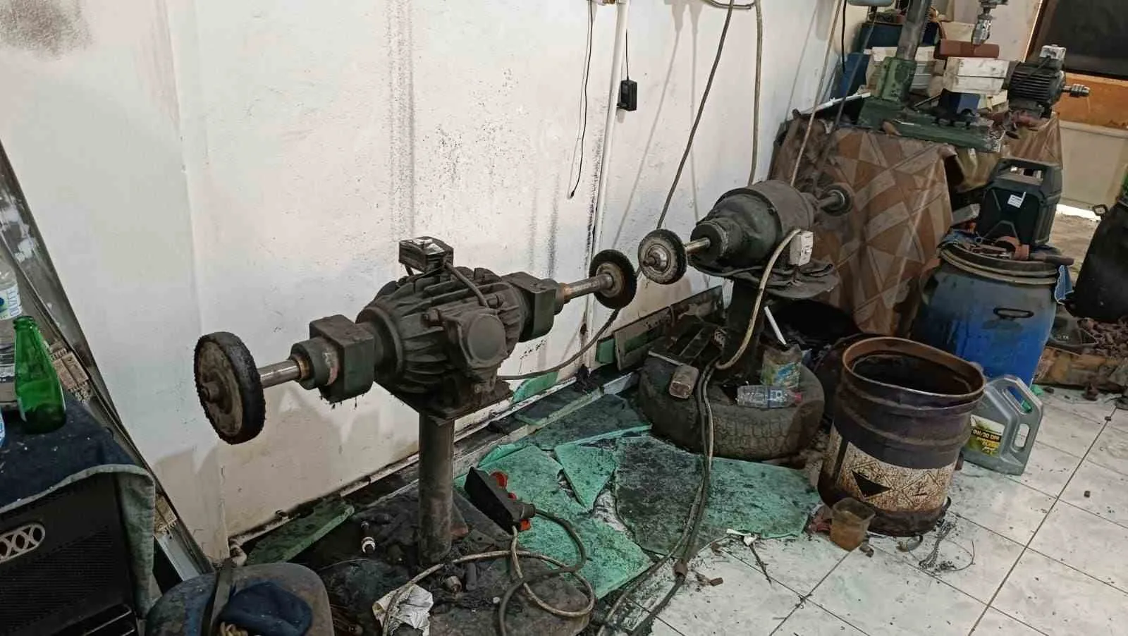 İstanbul’un Pendik ilçesinde yasa dışı silah atölyesine düzenlenen operasyonda 2