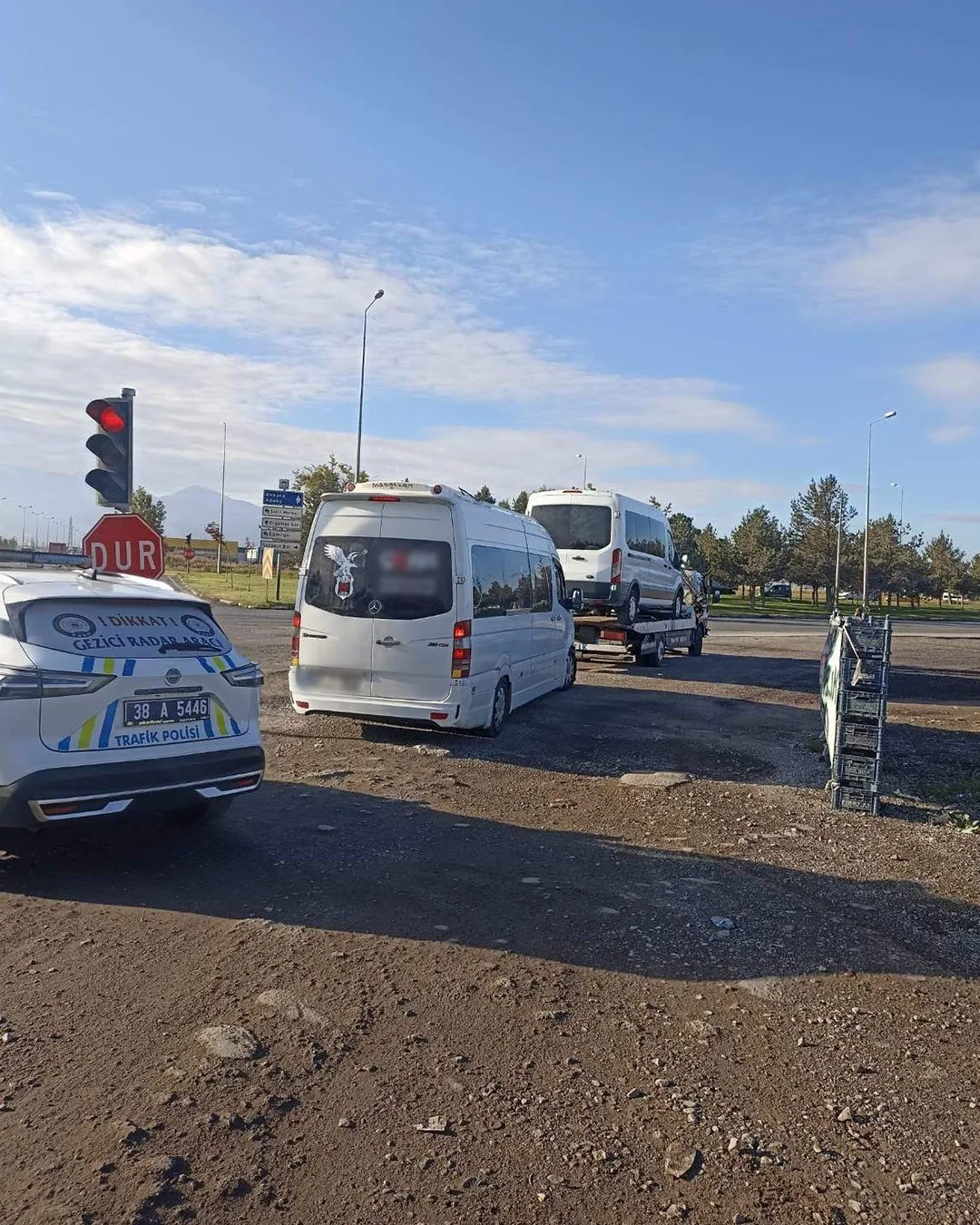Kayseri İl Emniyet Müdürlüğü ekiplerince servis araçlarına yönelik denetim gerçekleştirildi.