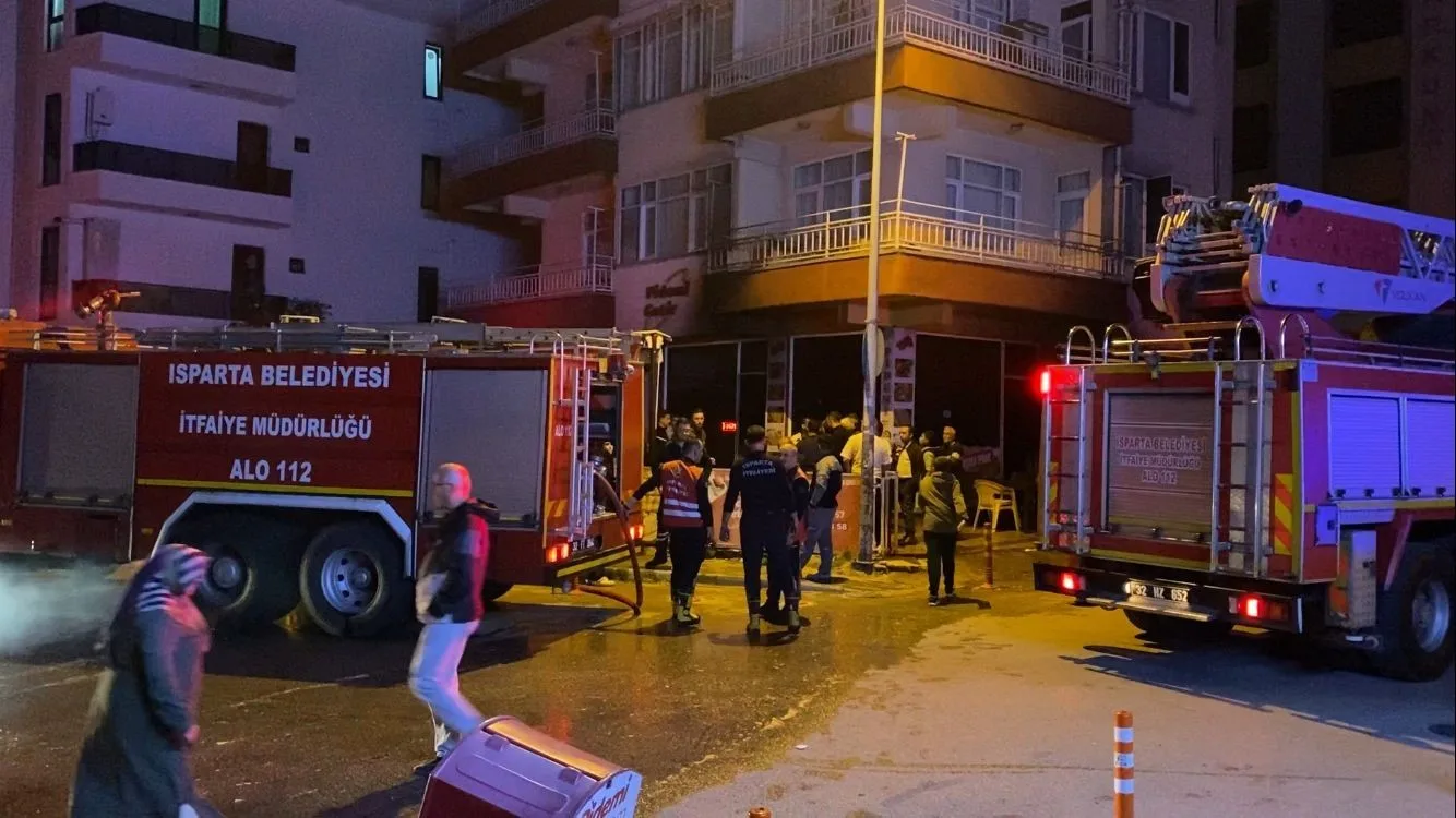 Isparta’da bir işletmenin deposunda çıkan yangın korkuttu.. Yangında şans eseri