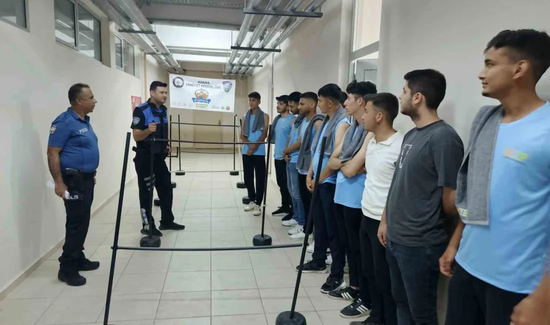 Adana’da polis tarafından başlatılan fitness kursuna katılan gençlerden bazıları astsubaylığı