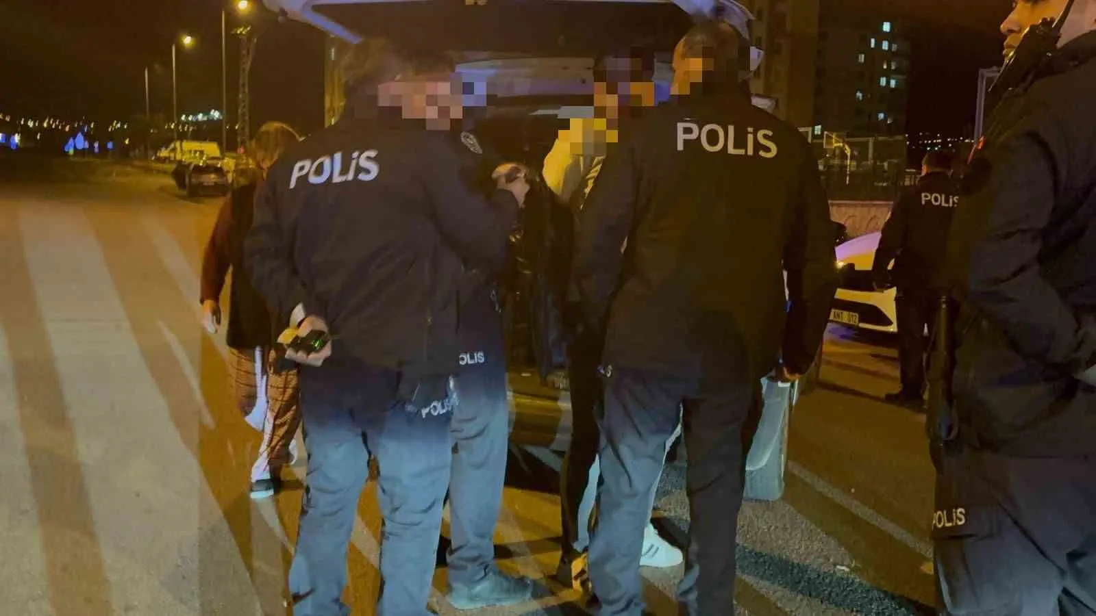 Kayseri’nin Melikgazi ilçesinde polisin ‘dur’ ihtarına uymayan alkollü sürücü kovalamaca