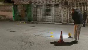 Kayseri’nin Kocasinan ilçesinde kimliği belirsiz şahısların pompalı tüfekle açtığı ateş