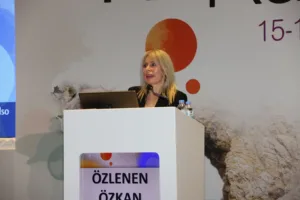 Akdeniz Üniversitesi (AÜ) Rektörü Prof. Dr. Özlenen Özkan, dünyanın ilk